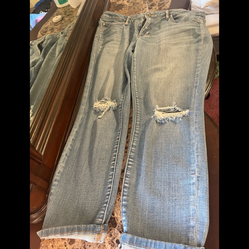 Very nice wripped jeans